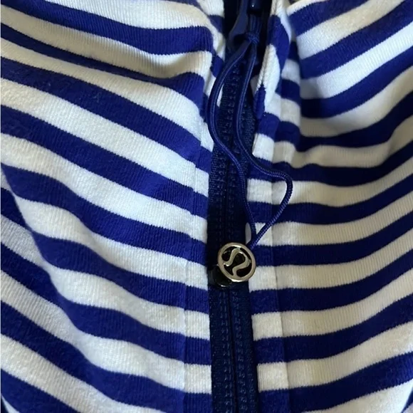 Lululemon size 6 jacket - Picture 2 of 4